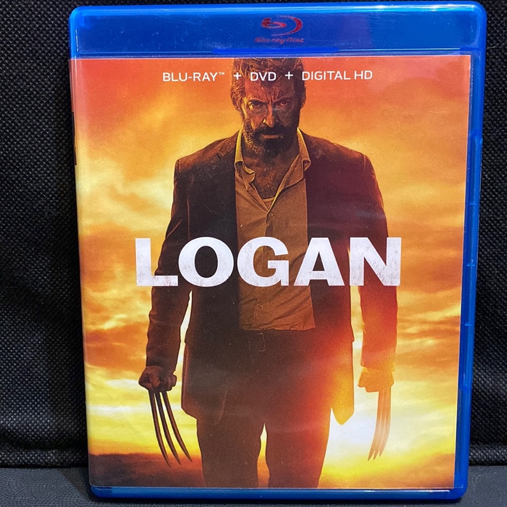 Blue Ray/ DVD- Logan- R -used